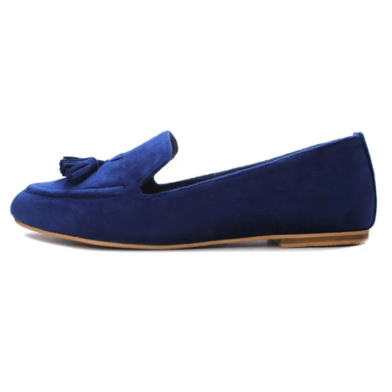 Blue pumps
