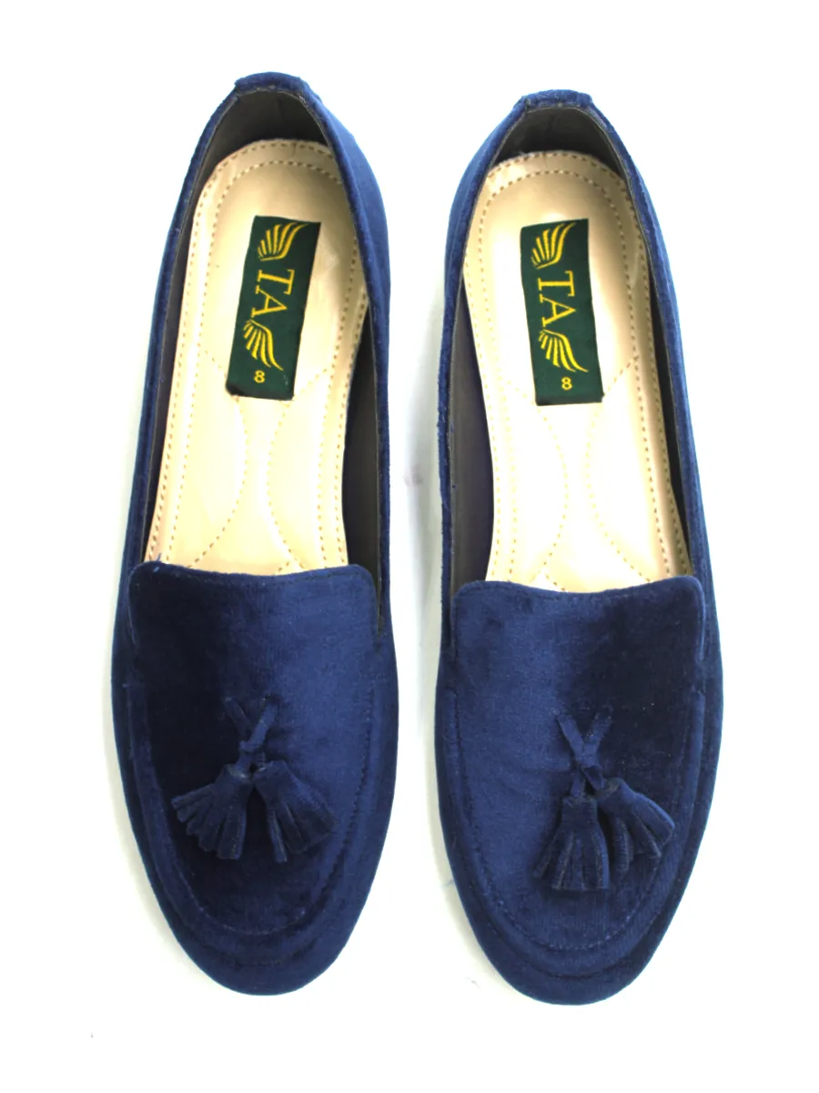 Blue pumps