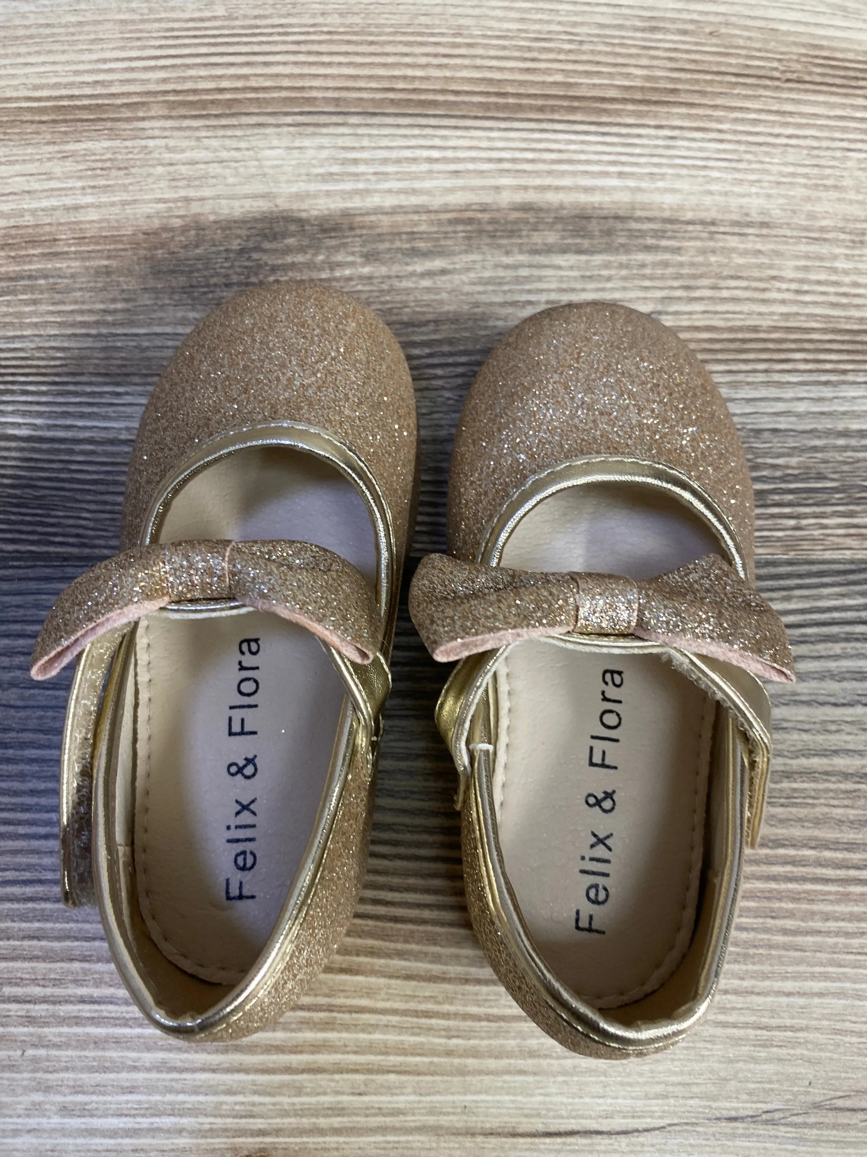 Felix & Flora Gold Sparkle Bow Flats sz 5c