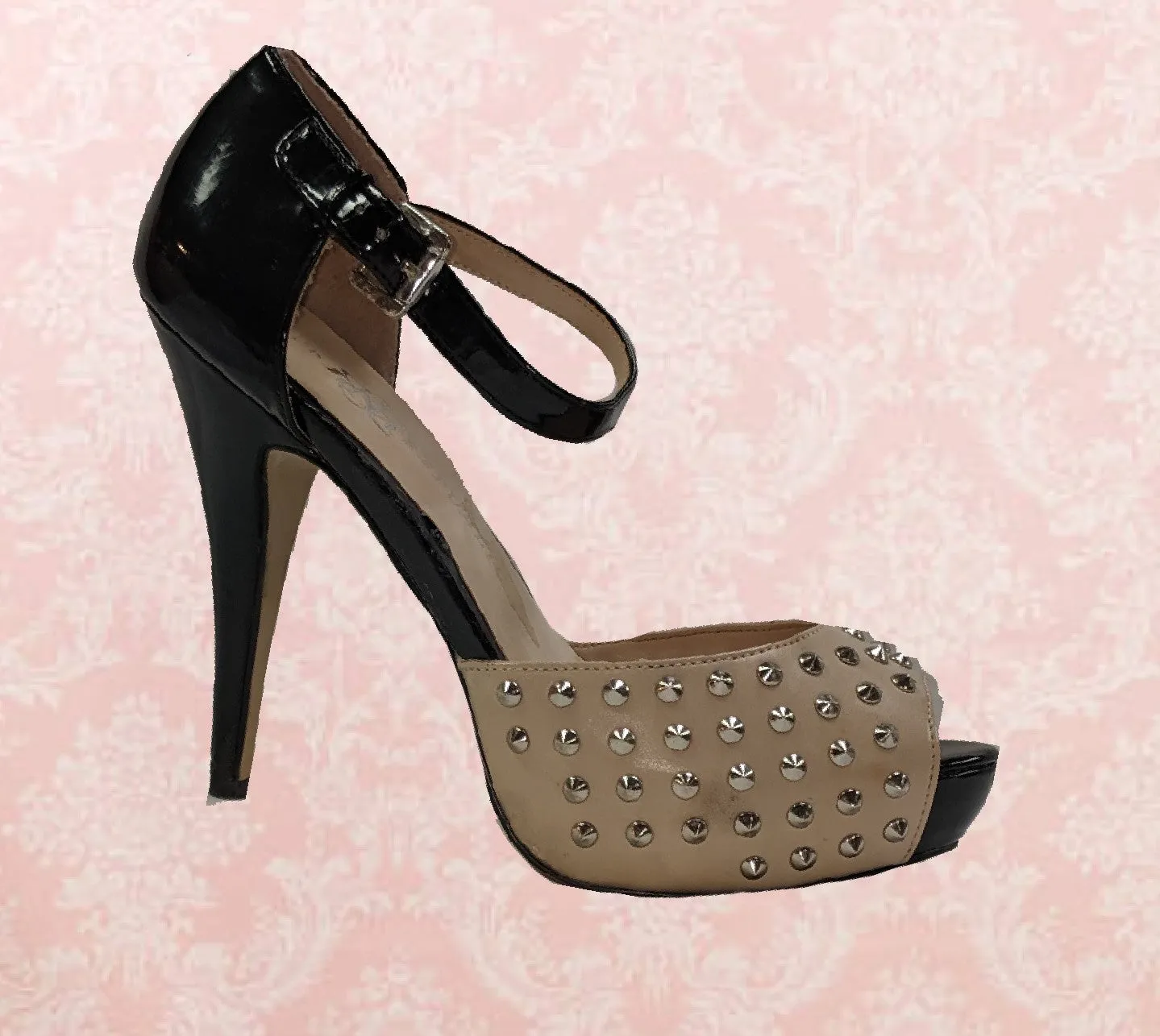 Rock & Republic shoes - so unique -size 8 (b)