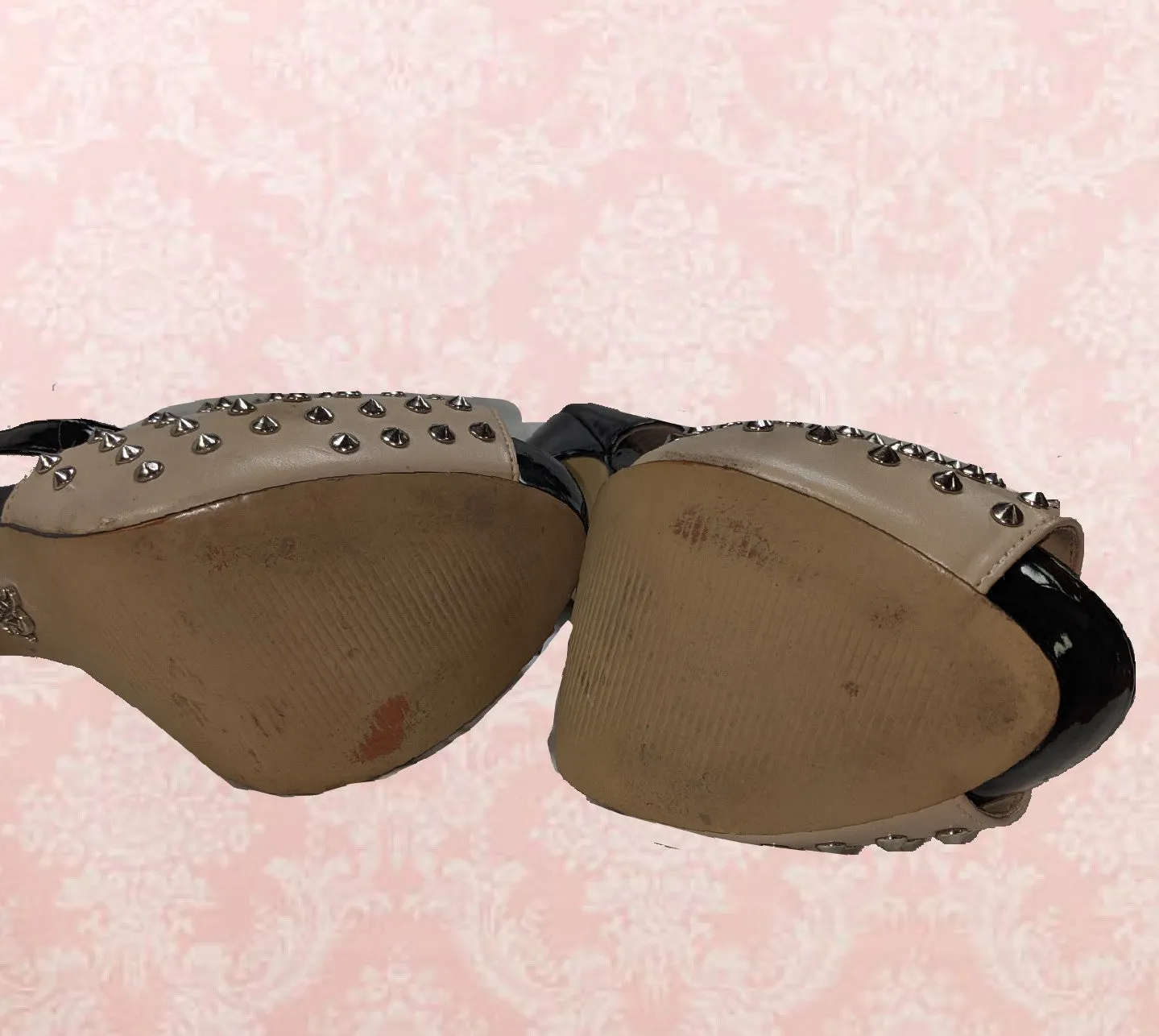 Rock & Republic shoes - so unique -size 8 (b)