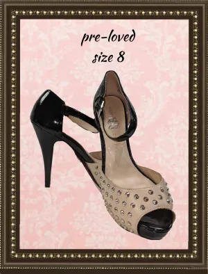 Rock & Republic shoes - so unique -size 8 (b)