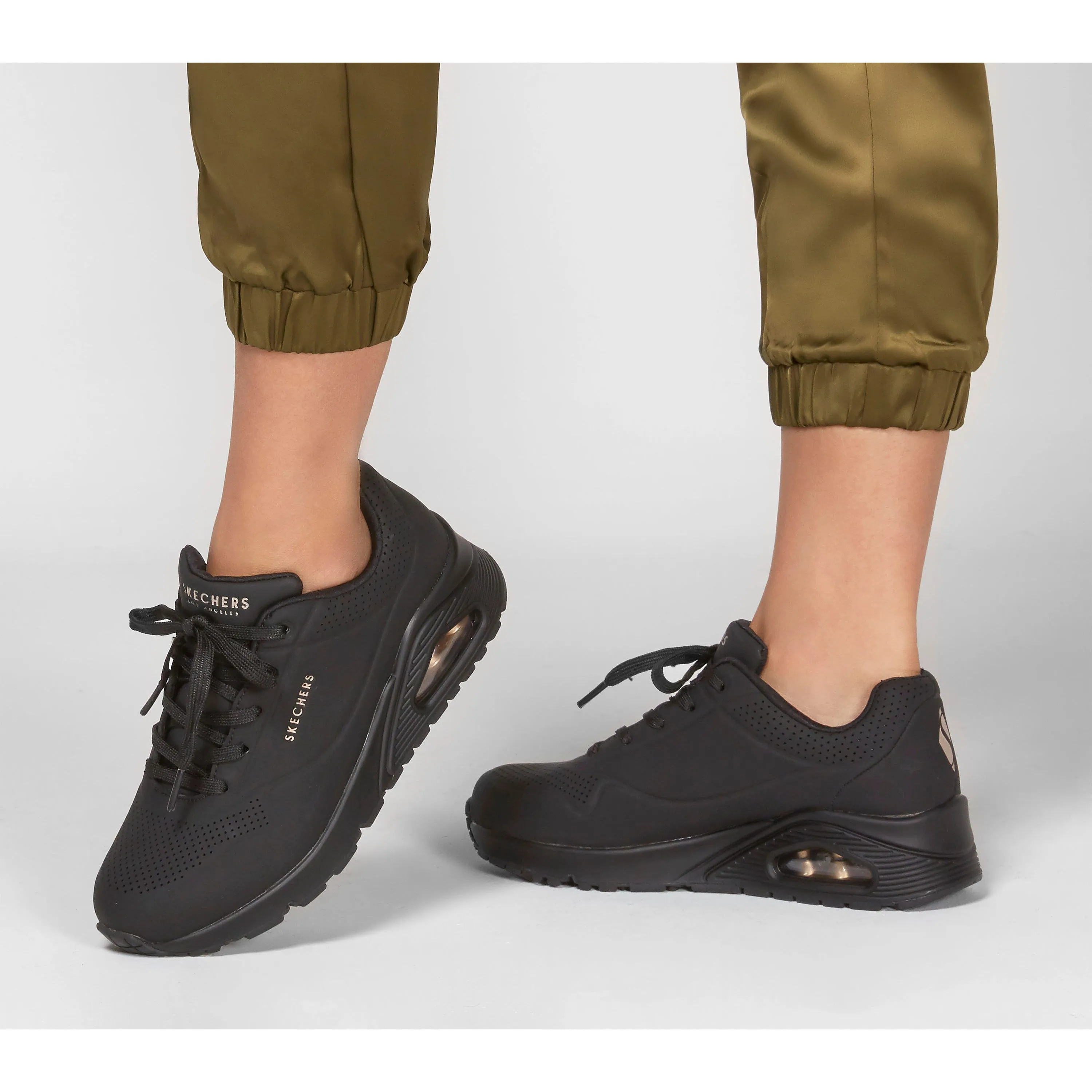 SKECHERS  Uno Stand On Air - Black/Black