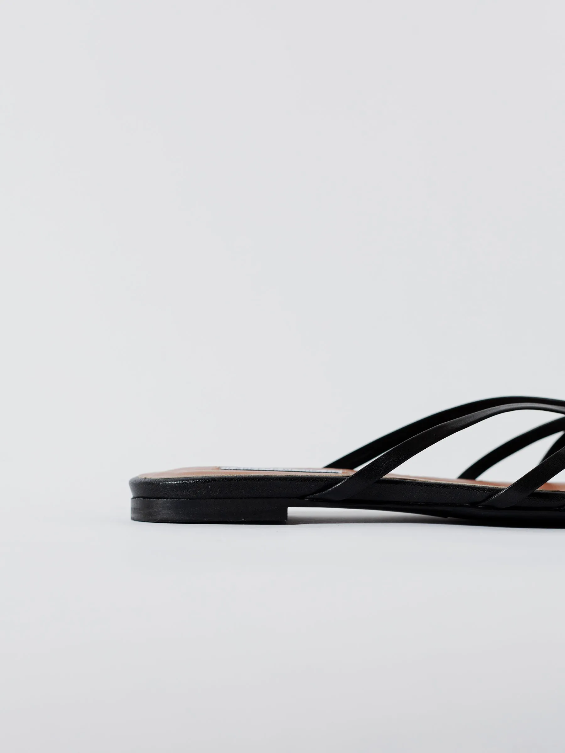 THE JENNIE FLAT BLACK