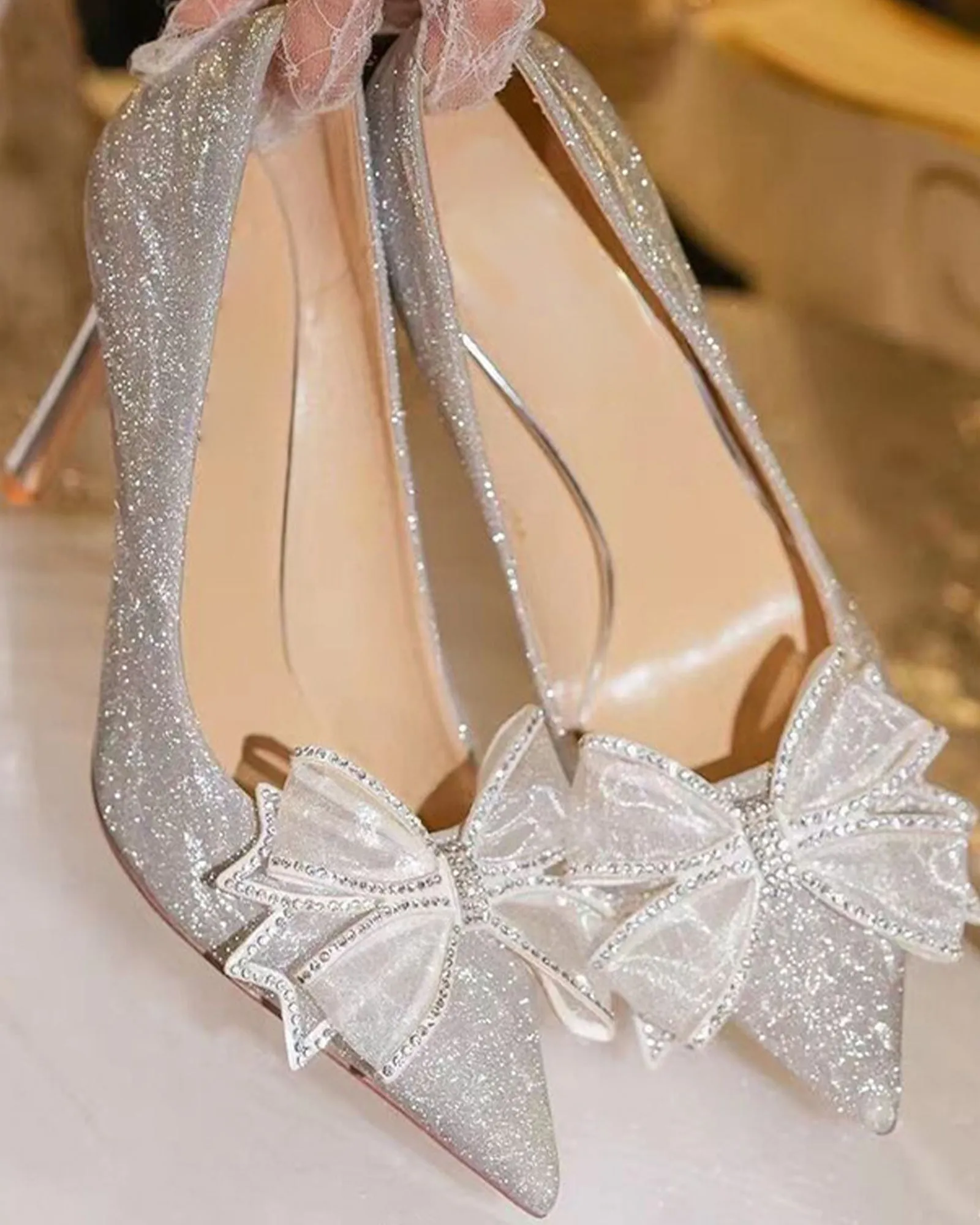 Valar Sparkle Bow Pumps In Silver
