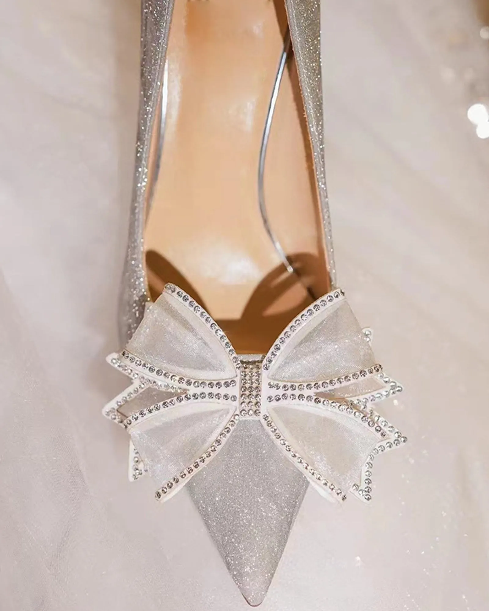 Valar Sparkle Bow Pumps In Silver