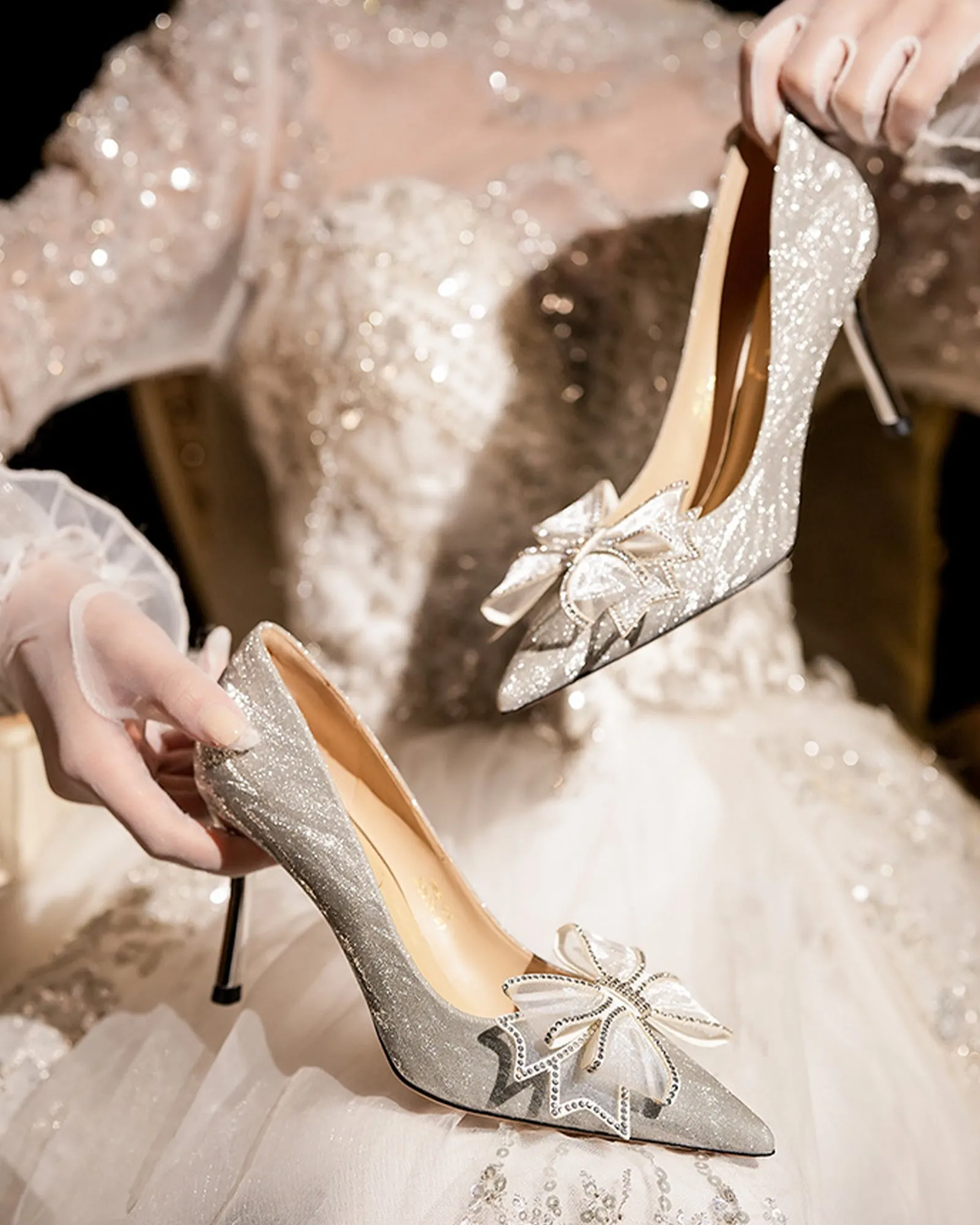 Valar Sparkle Bow Pumps In Silver